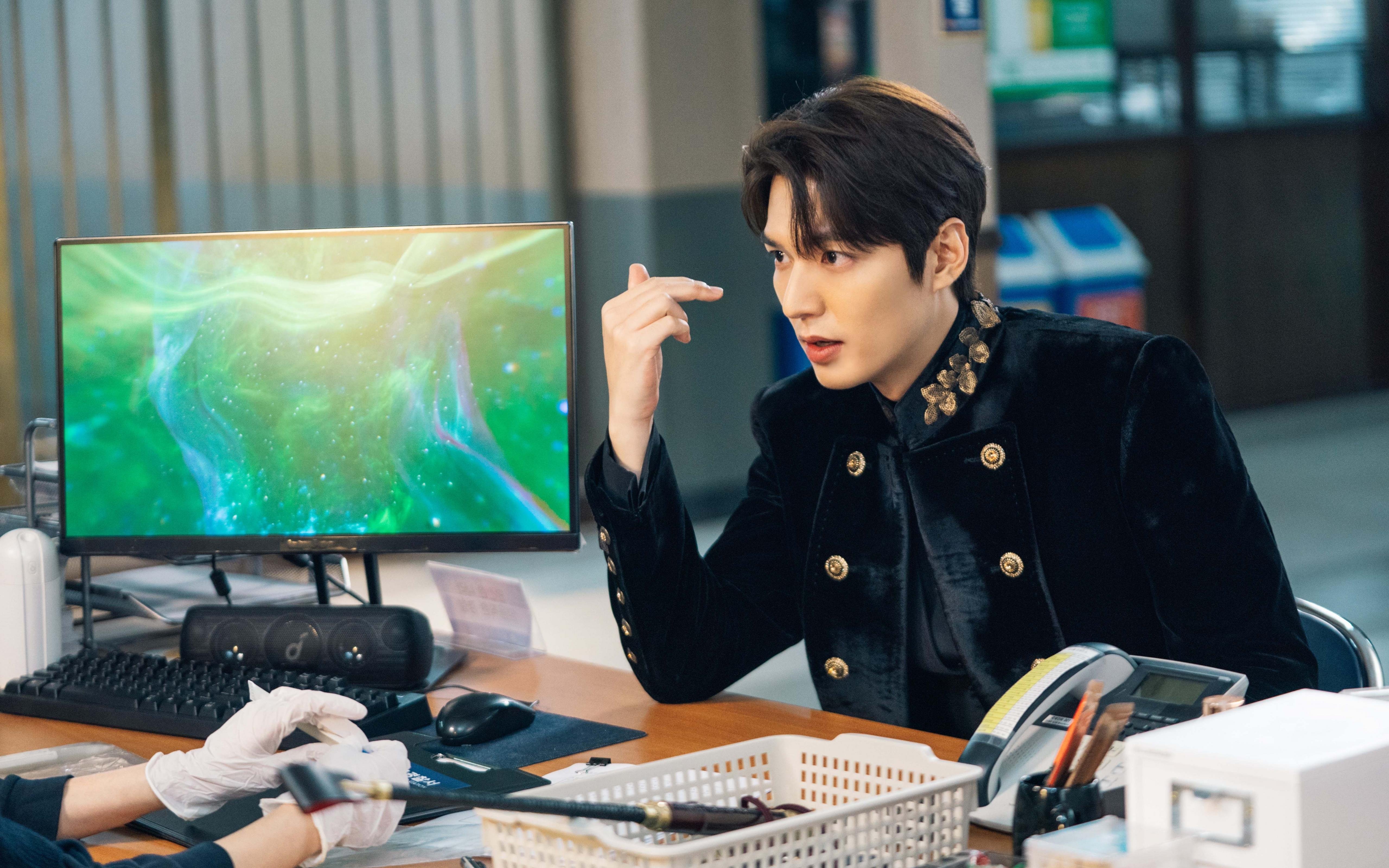 日本马术协会授予铃木明“年度最佳三项赛骑手”称号。