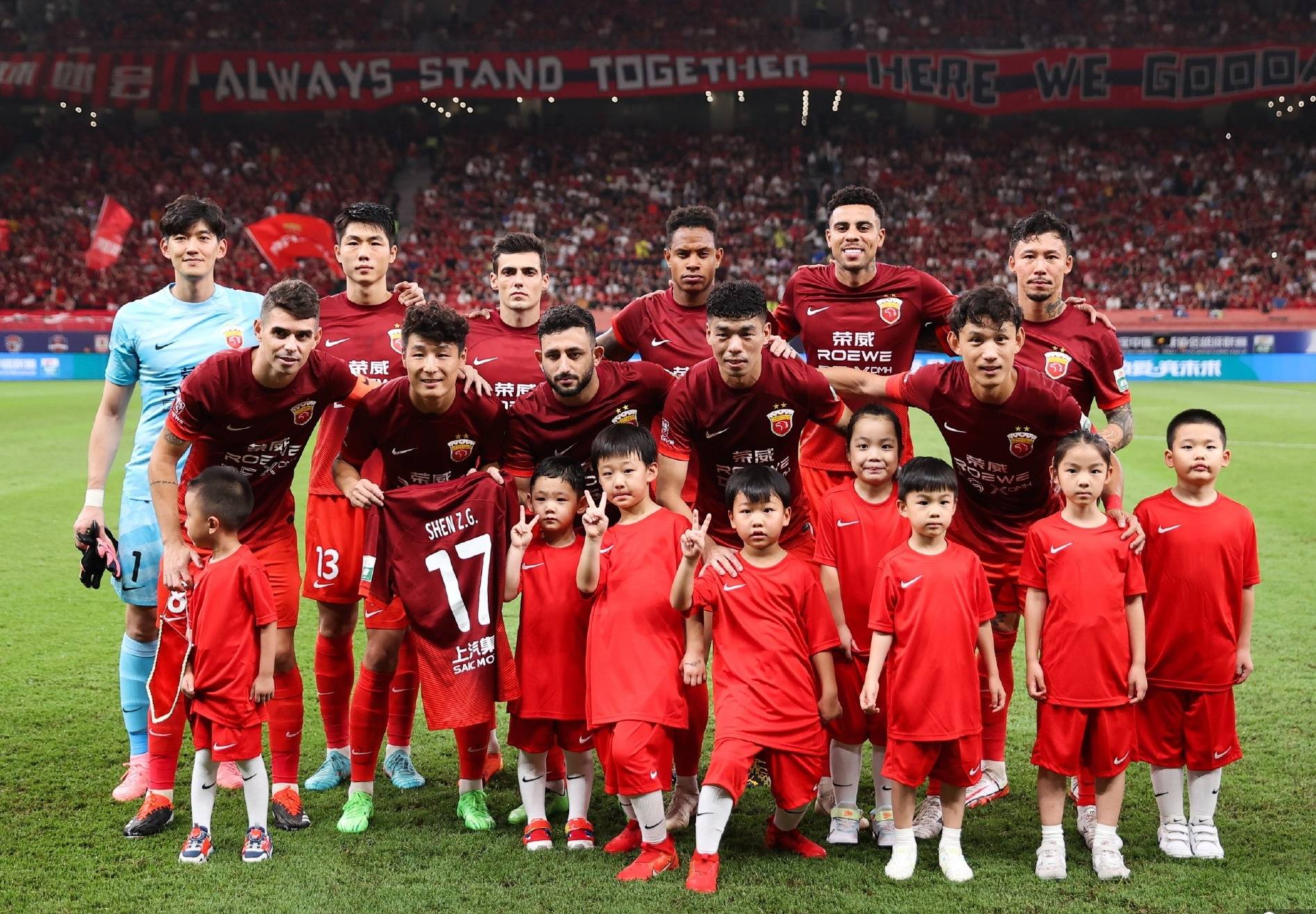 包含"中超赛季回顾：变化与紧张的对抗"的词条