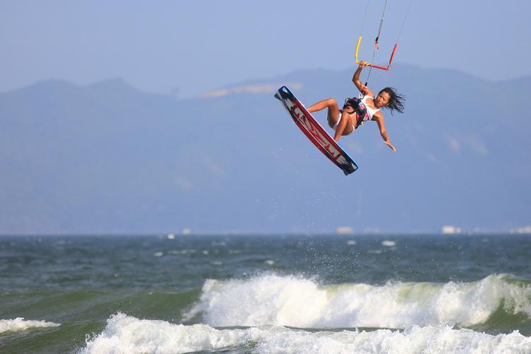 "风筝冲浪比赛：勇敢者的海上挑战"的简单介绍